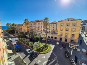 Appartamento con affreschi in palazzo storico
